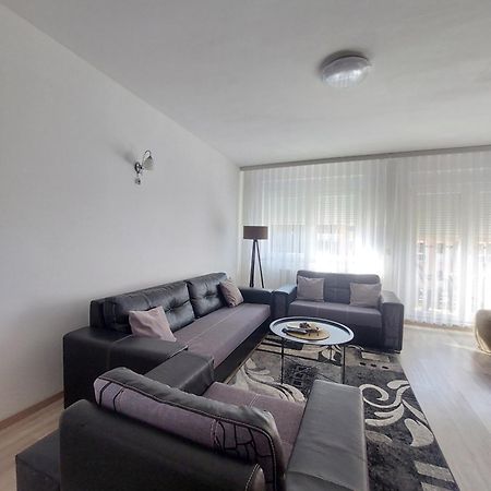 Private Apartments Prishtina พริสตีนา ภายนอก รูปภาพ